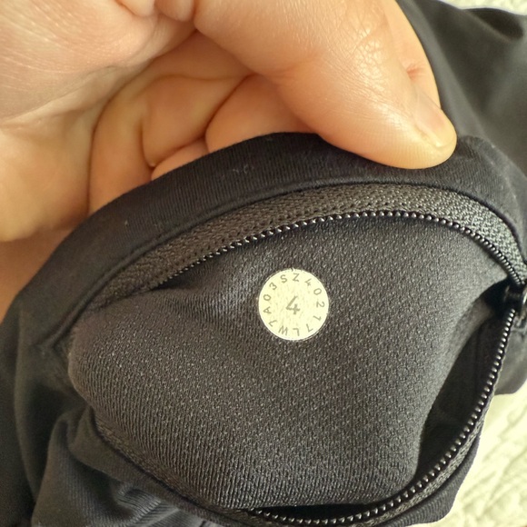 Lululemon Low Rise Speed Up Short 2.5” - Picture 3 of 3